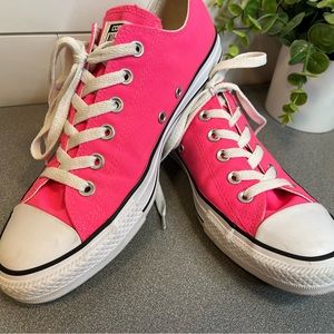 CONVERSE ALL STAR Size 9 Women’s Neon Pink Florescent LOW TOP. EUC.